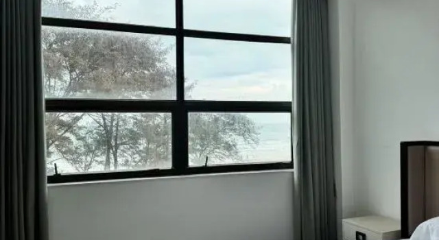 Люкс Premier с видом на море Peninsula Holiday Inn (Bayside) Hotel