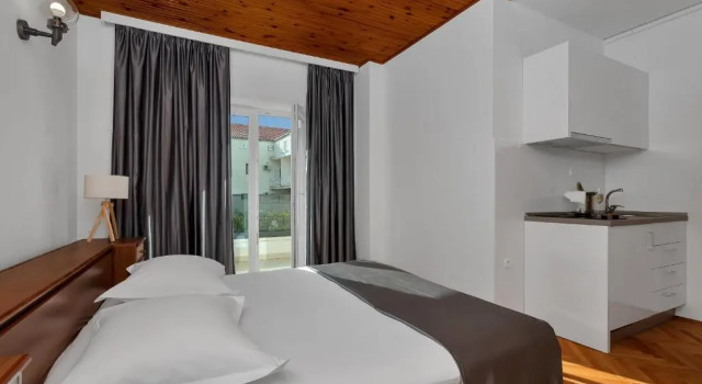 Студия Apartments Čobrnić