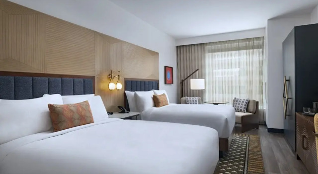 Четырёхместный номер Standard Hotel Indigo Irving Las Colinas by IHG
