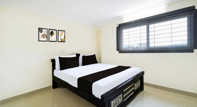 Hotel Rks Near by Narsingi, Rezerwuj Hotel Gundipet 