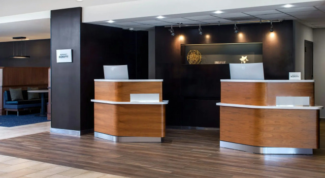 Courtyard by Marriott Phoenix Airport, Забронировать Отель  
