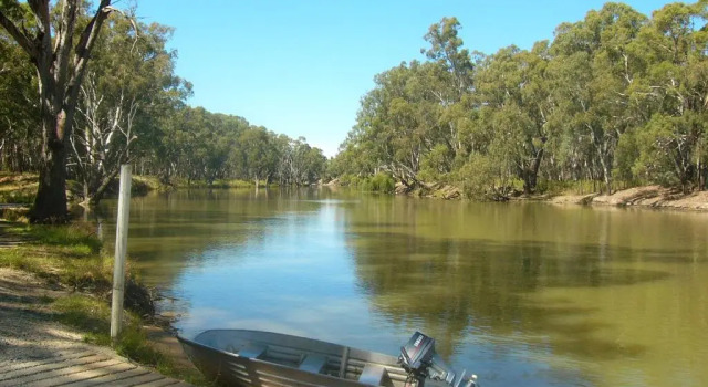 Вилла Deniliquin Riverside Caravan Park