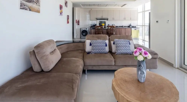 Premier 2BR Apartment in JVC Community - Sleeps 5!, Забронировать Апартаменты/квартира Дубай Эмират Дубай, рядом с Dubai International Stadium