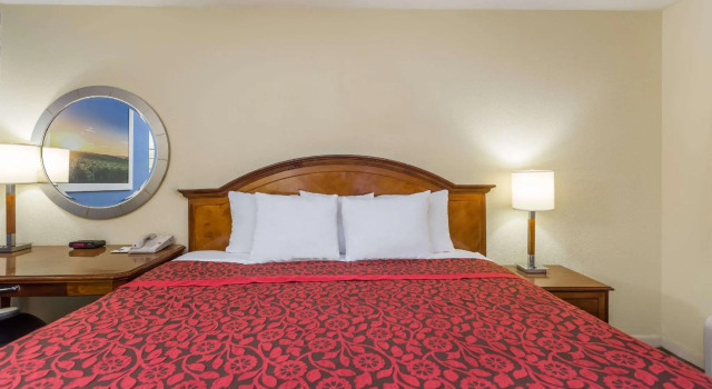 Двухместный номер Standard Days Inn by Wyndham College Park Airport Best Road