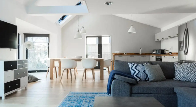 The Cliffside Loft - Distinctly Modern 3BDR Riverside Home, Забронировать Отель Отели Англии 3 звезды, 3*