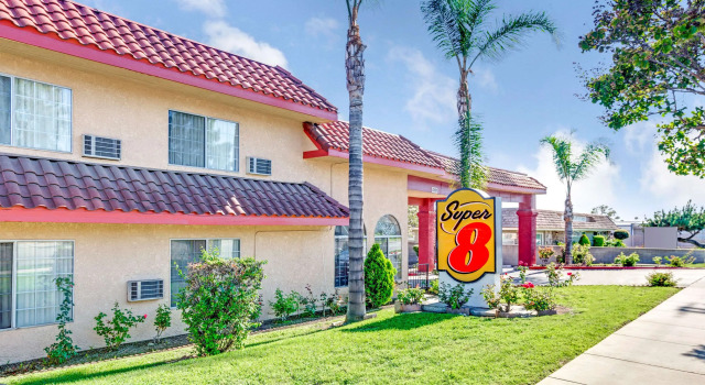 Super 8 Upland, Rezerwuj Mini-hotel Hotele w Upland z basenem, Basen