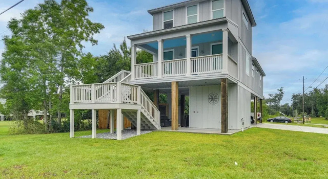 Коттедж Modern Waveland Home w/ Deck - Walk to the Beach!