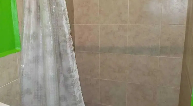 Кровать в общем номере Hostal Guacamayos