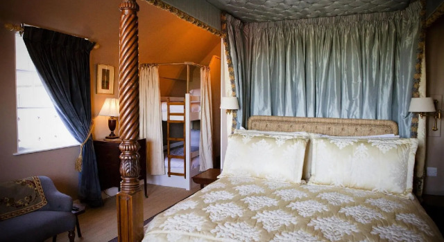The Carden Arms, Book Pension Malpas 
