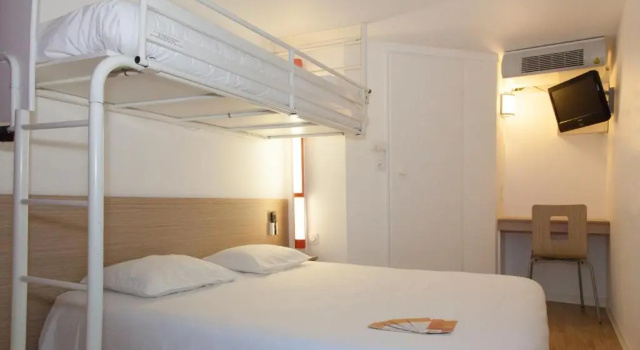 Трёхместный номер Standard Premiere Classe Saint Malo CHAMBRES RENOVEES