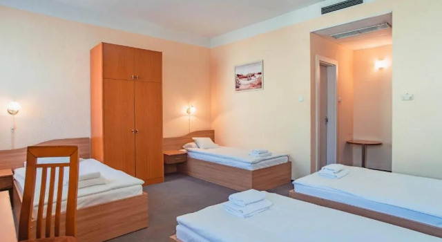 Четырёхместный номер Standard Homoky Hotels Bestline Hotel