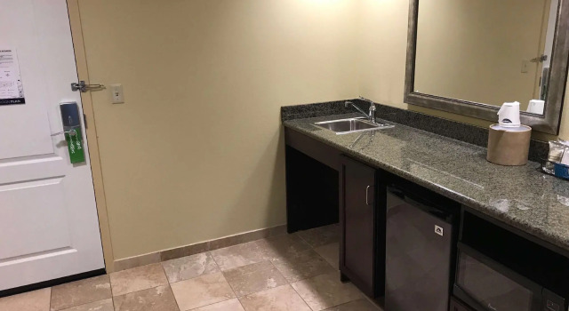 Четырёхместный люкс Hampton Inn and Suites Austin - Lakeway