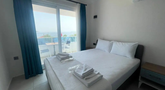 ADAYELI BUTIK HOTEL, Rezerwuj Hostel Hotele w Karaburun z parkingiem, Parking