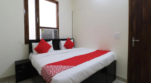 OYO 46761 Hotel Royal King Deluxe