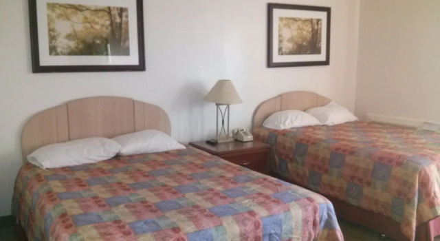 Четырёхместный номер Standard Val U Stay Inn and Suites