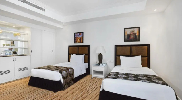Habitación doble Large Plaza Inn Hotel