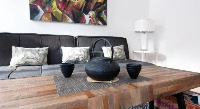 Two Bedroom Apartment in the Plateau, Забронировать Апартаменты/квартира Монреаль провинция Квебек, рядом с Museum of Contemporary Art