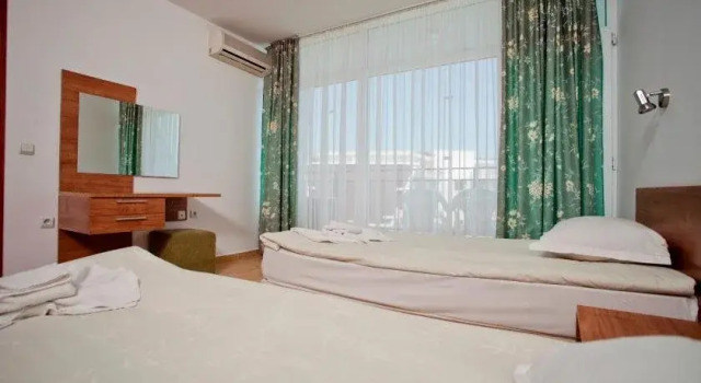 Charis Cozy Family apart at Sun Village Complex close to the Beach, Забронировать Отель Отели Солнечного берега с парковкой, рядом с Танцевальный клуб Den Glade Viking, Парковка