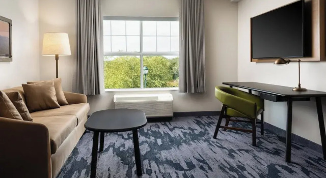 Люкс Fairfield Inn & Suites by Marriott South Kingstown Newport Area