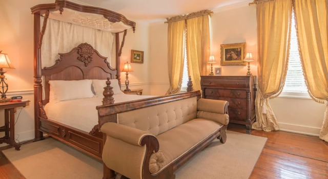 The Burn Bed and Breakfast, Book Bed and Breakfast Hoteller i Mississippi med pool, Swimmingpool