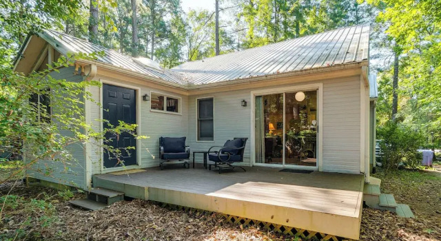 Коттедж Carrboro Quaint! 2 Mi to Heart of Chapel Hill!