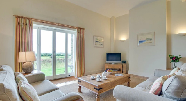 Lovely Holiday Home in Edmonton With Garden, Забронировать Отель Отели Англии 3 звезды, 3*