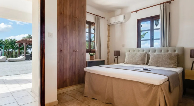 Spacious 7-bdr Villa With Pool & Sea View, Réserver Villa Cottages à Steni, Cottage