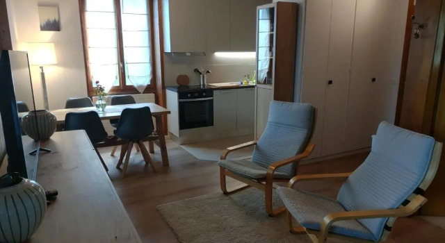 Studio au calme, vue imprenable sur la vallée, Забронировать Отель Лезен 