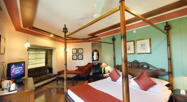 Standard Double room with balcony Mayfair Heritage