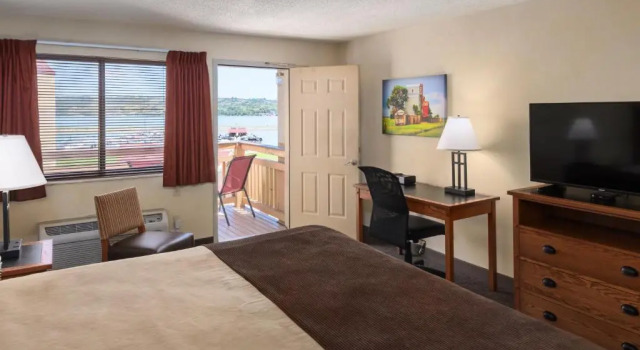 Номер Standard с видом на реку Cedar Shore Resort