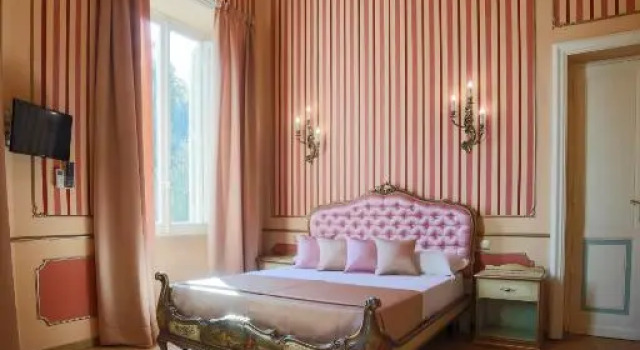 Villino Carmela SUITES, Забронировать Отель Отели Рима с парковкой, рядом с Verano Cemetery, Парковка