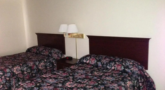 Четырёхместный номер Standard The Falls Motel - 2 Mi to " Watkins Glen State Park, Wineries " and 4 Mi to Watkins Glen International Track " The Glen "