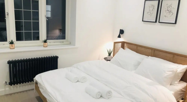 Perfect Holiday Escape - 1 and 2 Bedroom Deluxe Apartments at Liverpool Street