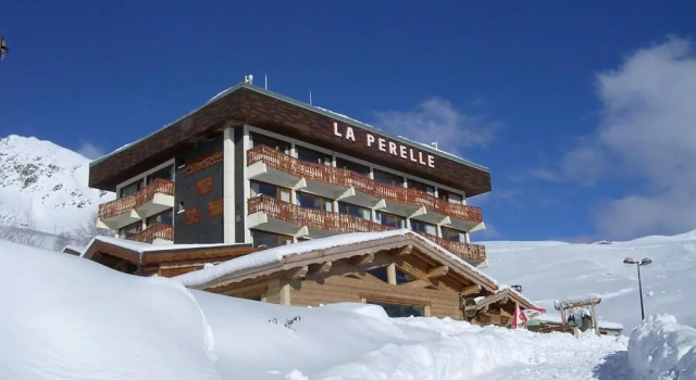 Hôtel La Perelle, 예약 호텔 Montgellafrey 오베르뉴