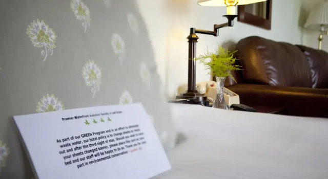 Четырёхместный номер Superior с балконом и с видом на озеро Gauthiers Saranac Lake Inn