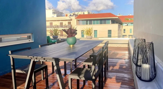 Апартаменты Deluxe Premier Artful City Loft with Terrace
