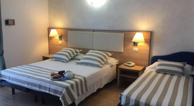 Трёхместный номер Standard с частичным видом Hotel Losanna