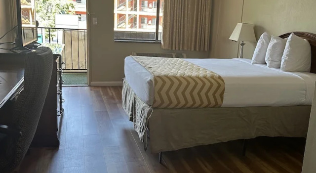 Двухместный номер Standard с балконом Travelodge by Wyndham Reno
