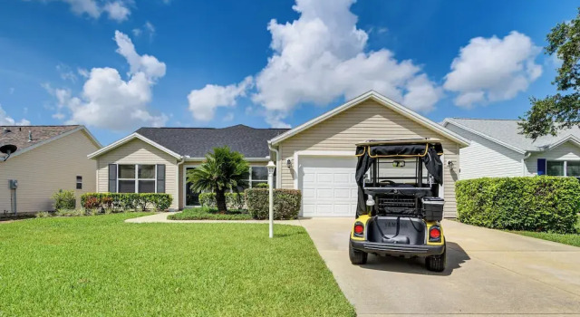 Коттедж Single-Story Home with Golf Cart in The Villages