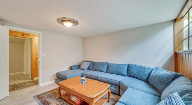 Cozy Nampa Escape w/ Fireplace + Smart TV!, Забронировать Дом для отпуска Виллы Нампа, рядом с Музей исторического общества округа Кэньон, Вилла