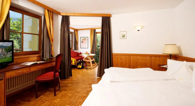 Hotel Alpenflora, Забронировать Отель Отели и гостиницы Кастельротто, рядом с Подъемник Маринценлифт, Отель