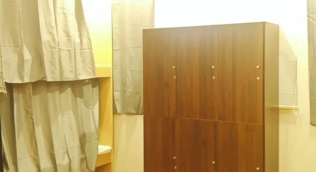 Кровать в общем номере (мужской номер) Hasy's House-Ween hotel