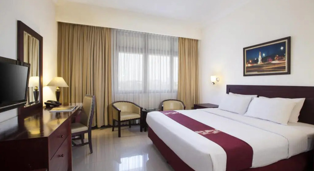 Номер Executive MMUGM Hotel