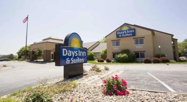 Days Inn & Suites by Wyndham Omaha NE, Κράτηση Ξενοδοχείο Ομάχα Νεμπράσκα