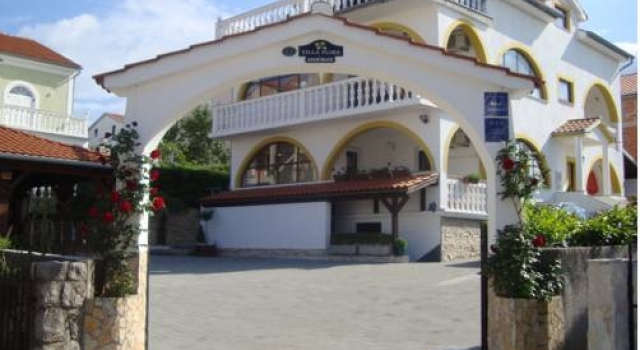 Villa Flora, Rezerwuj Willa Hotele w Kvarner Islands z parkingiem, Parking