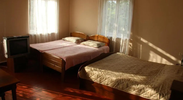 Четырёхместный номер Standard с балконом Achi Guest House