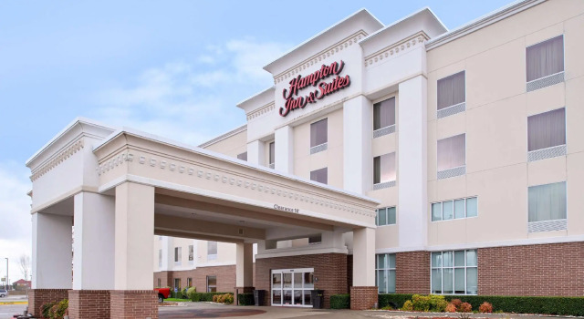 Кровать в общем номере Hampton Inn & Suites Greenville