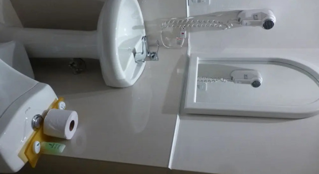 Номер Economy Hotel Cayman