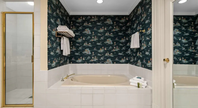 Четырёхместный Гостевой номер Jetted tub The Founders Inn & Spa Tapestry Collection By Hilton