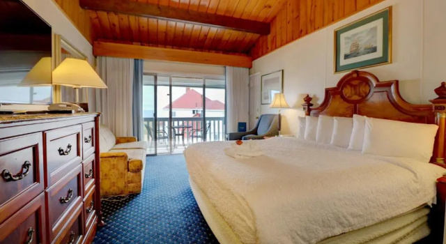 Двухместный номер Standard с частичным видом на океан Waves Oceanfront Resort